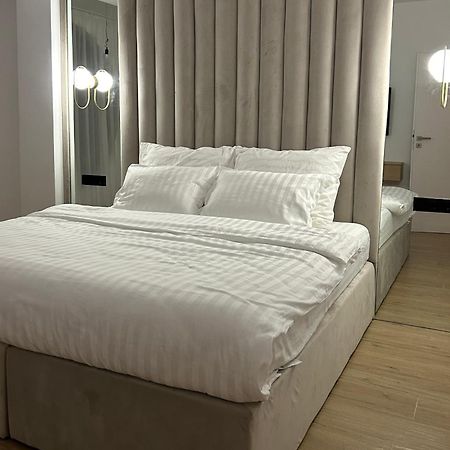 Mirror Apartments 萨图马雷 外观 照片