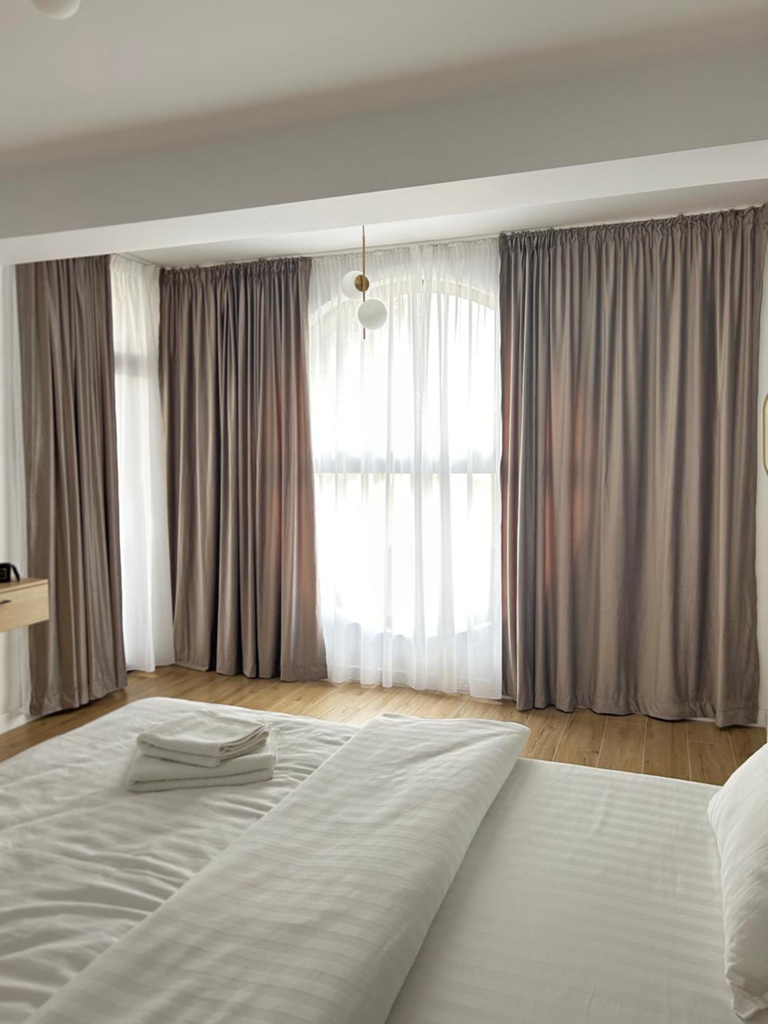 Mirror Apartments 萨图马雷 外观 照片