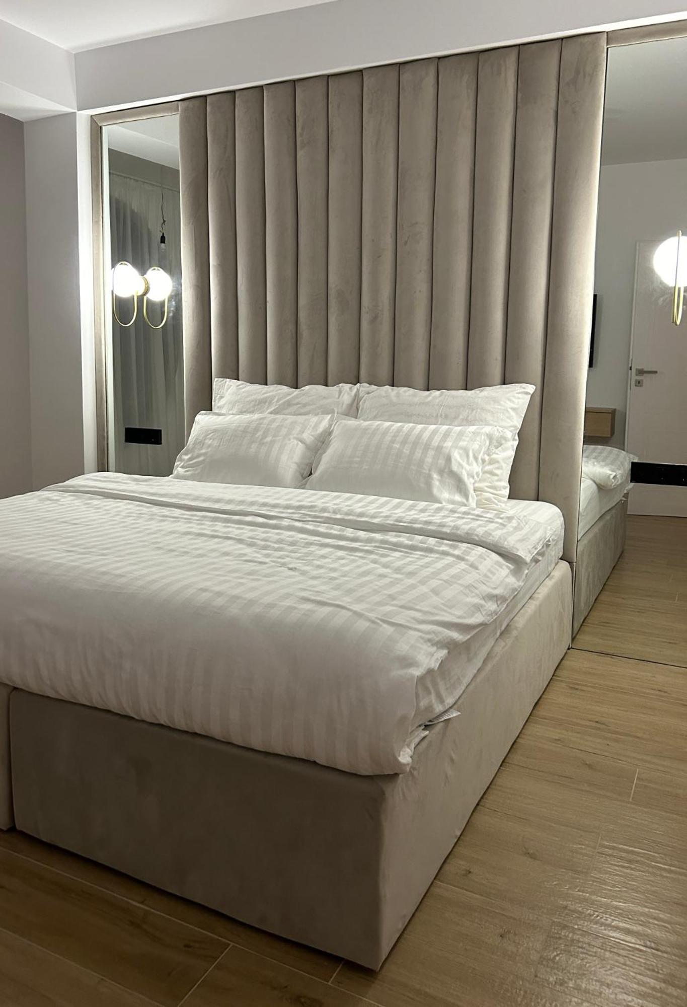 Mirror Apartments 萨图马雷 外观 照片